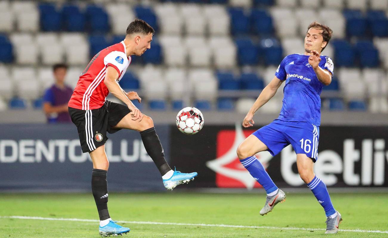 今晨费耶诺德调整名单以备荷甲，绝杀压哨环节打磨，信心回归，团队化学反应显著的简单介绍