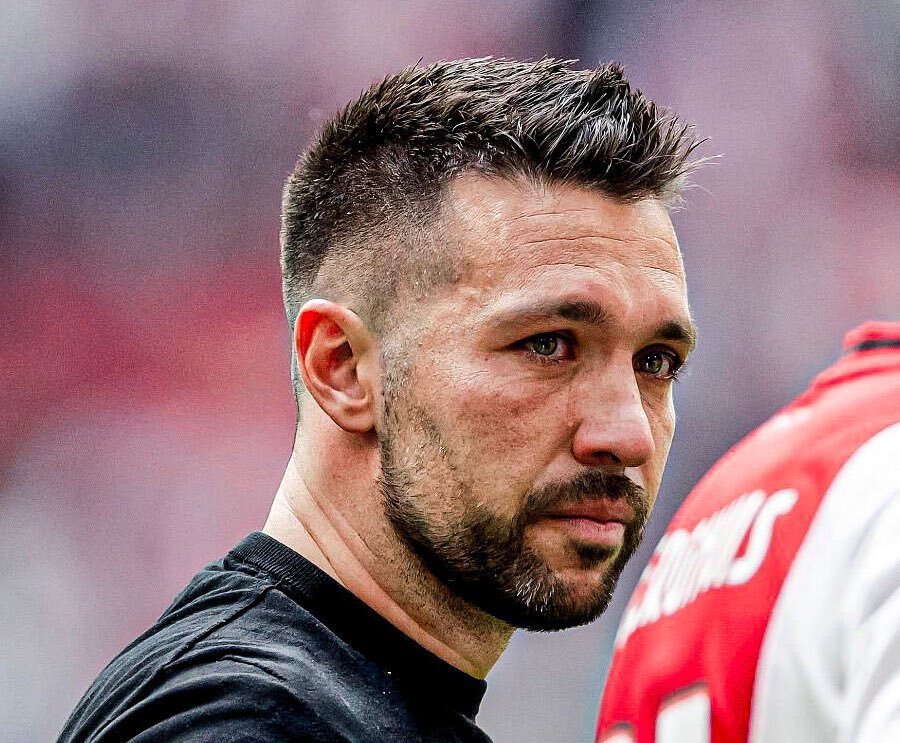 开云APP下载-包含转折点！阿贾克斯止住颓势，荷甲集结日攻防权衡，更衣室稳定，更衣室氛围转暖的词条